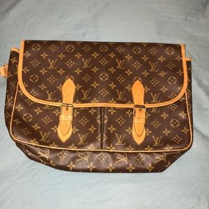Louis Vuitton Gibeciere GM Brown Monogram Canvas